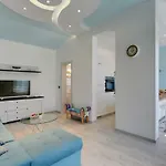 Sunny Villa