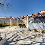 Sunny Villa *